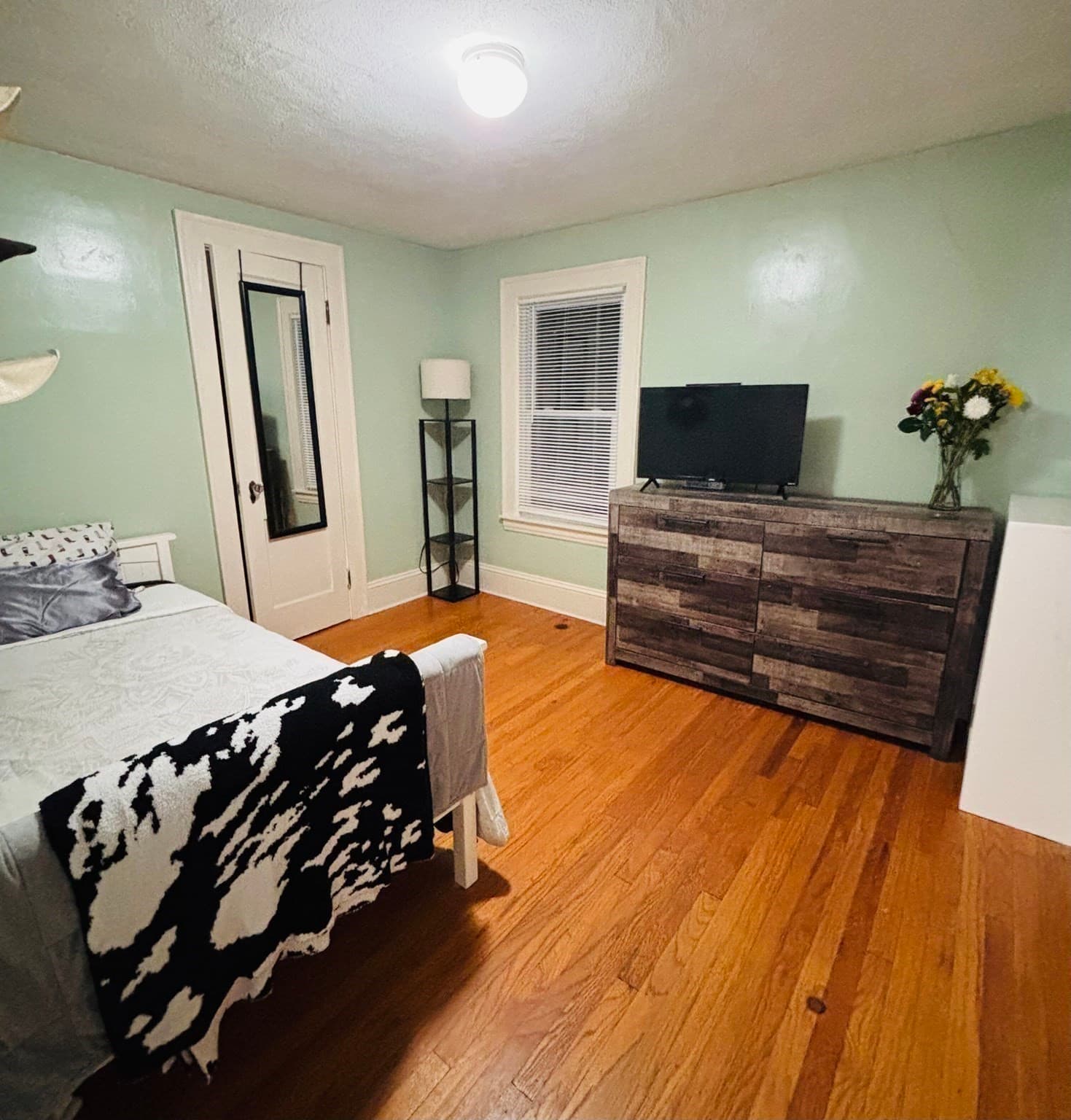 Single Family Residence at 29 Rogers Ave, West Springfield MA 01089, photo 13 of 15