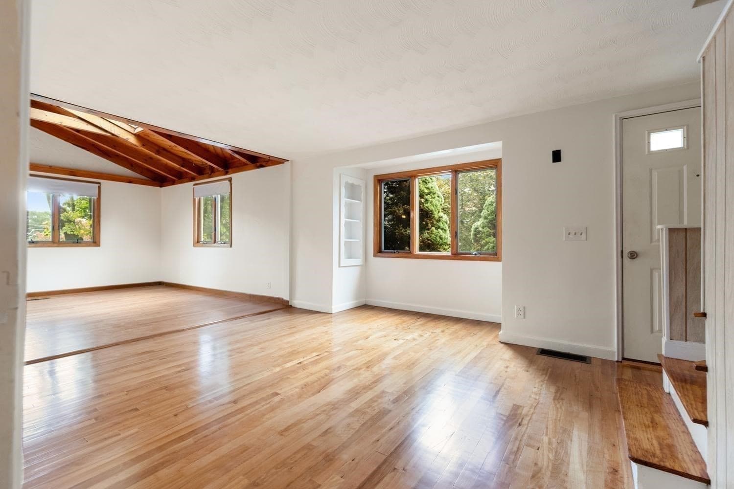 Single Family Residence at 80 Temple Road, Waltham MA 02452, photo 5 of 42