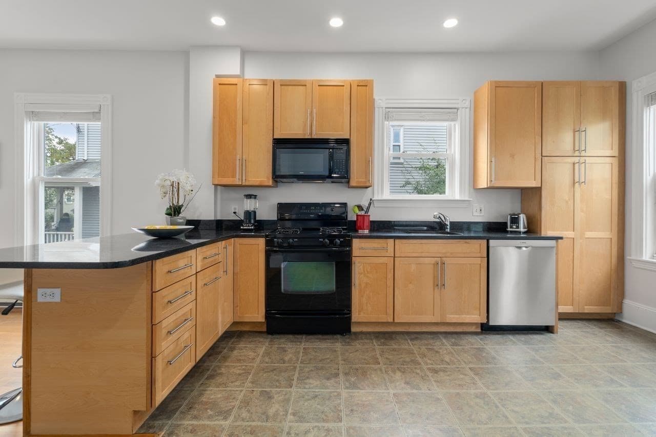 Condominium at 82 Tuttle St # 1, Boston MA 02125, Boston, photo 8 of 24