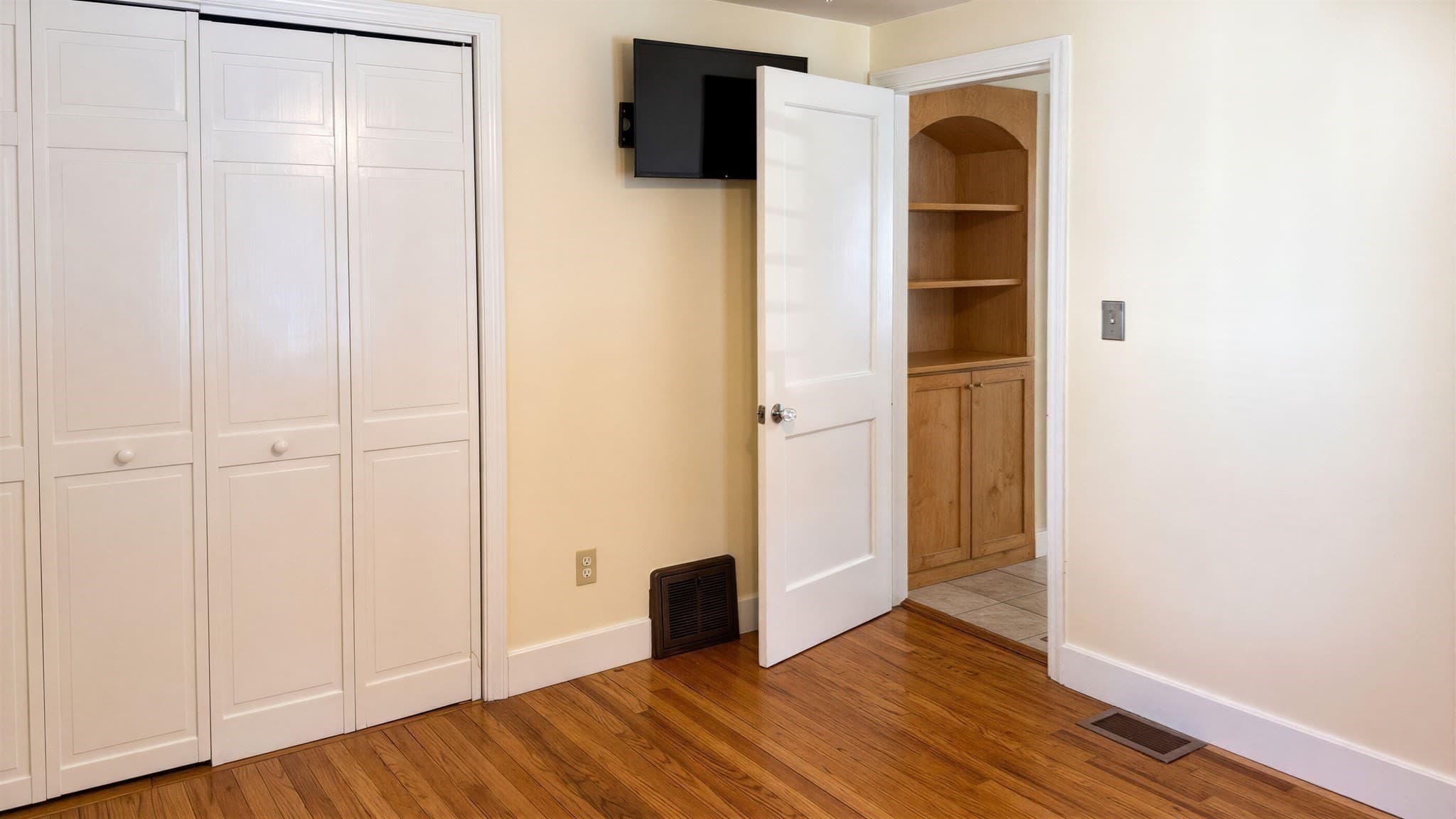 Single Family Residence at 211 Holyoke St, Ludlow MA 01056, Ludlow, photo 13 of 42