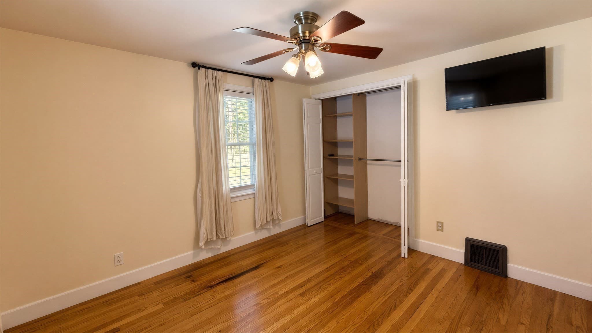 Single Family Residence at 211 Holyoke St, Ludlow MA 01056, Ludlow, photo 14 of 42