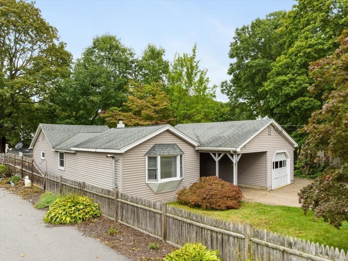 18 Bay View Dr, Shrewsbury MA 01545