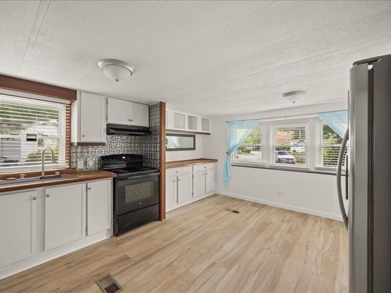 Mobile Home at 32-6 South Meadow Village, Carver MA 02330, Carver, photo 7 of 33