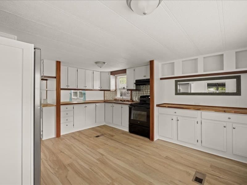 Mobile Home at 32-6 South Meadow Village, Carver MA 02330, Carver, photo 8 of 33