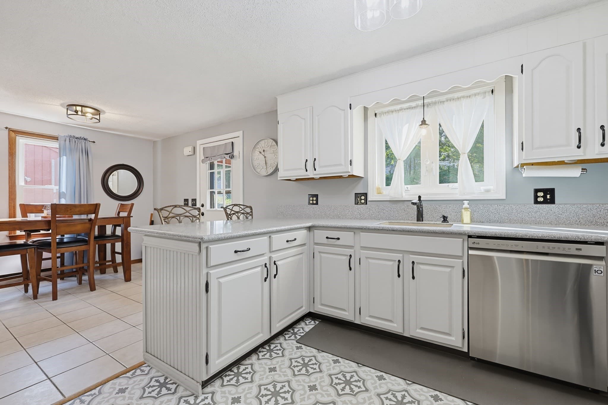 Condominium at 12 Marywood # B, Uxbridge MA 01569, Uxbridge, photo 3 of 42
