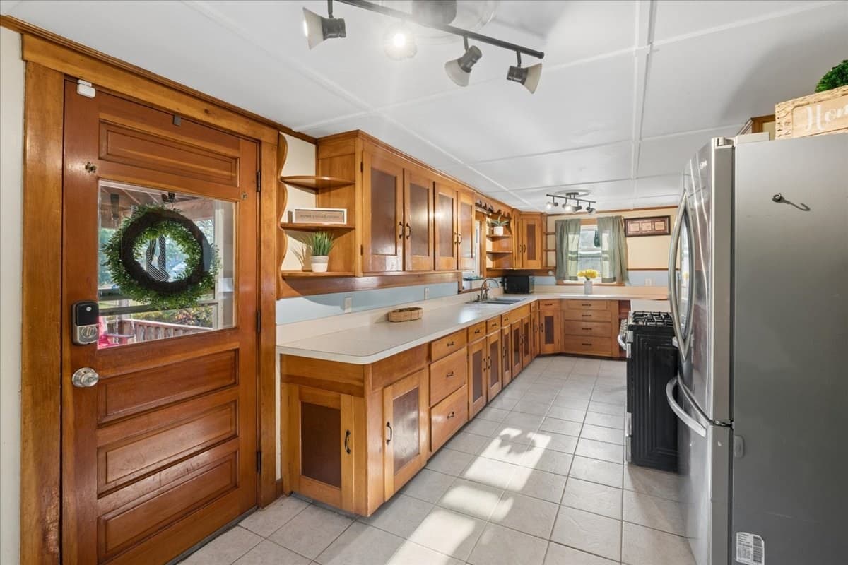 Single Family Residence at 16 Gile Road, Raymond NH 03077, Raymond, photo 11 of 42