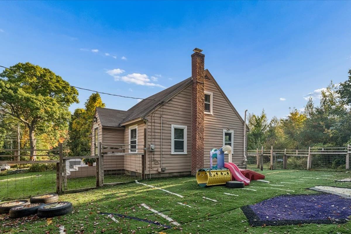 Single Family Residence at 16 Gile Road, Raymond NH 03077, Raymond, photo 4 of 42