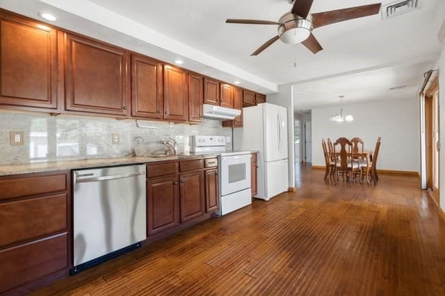 Single Family Residence at 8 Oran Cir, Peabody MA 01960, Peabody, photo 2 of 33