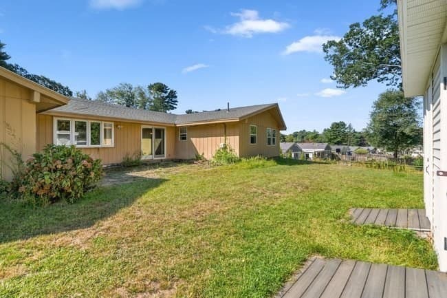 Single Family Residence at 8 Oran Cir, Peabody MA 01960, Peabody, photo 28 of 33