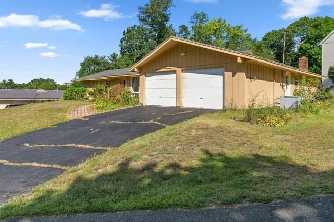 Single Family Residence at 8 Oran Cir, Peabody MA 01960, Peabody, photo 30 of 33