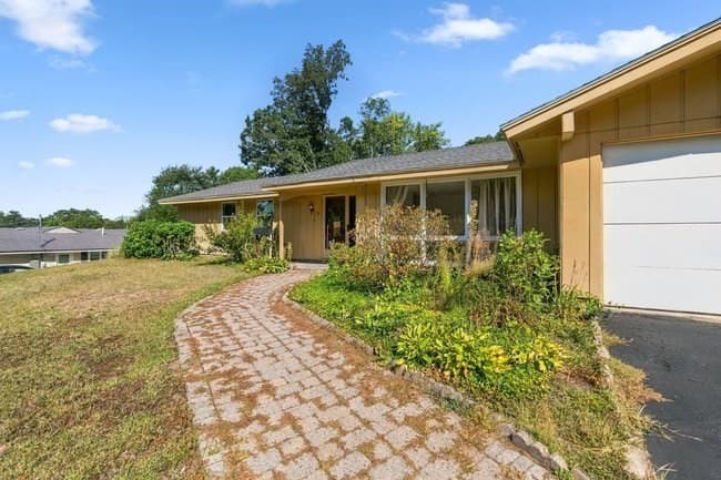 Single Family Residence at 8 Oran Cir, Peabody MA 01960, Peabody, photo 31 of 33