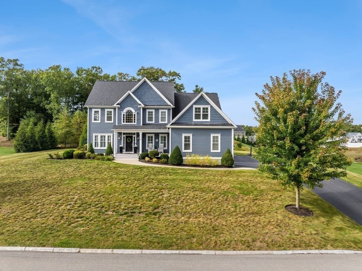 4 Oxbow Dr, Plainville MA 02762