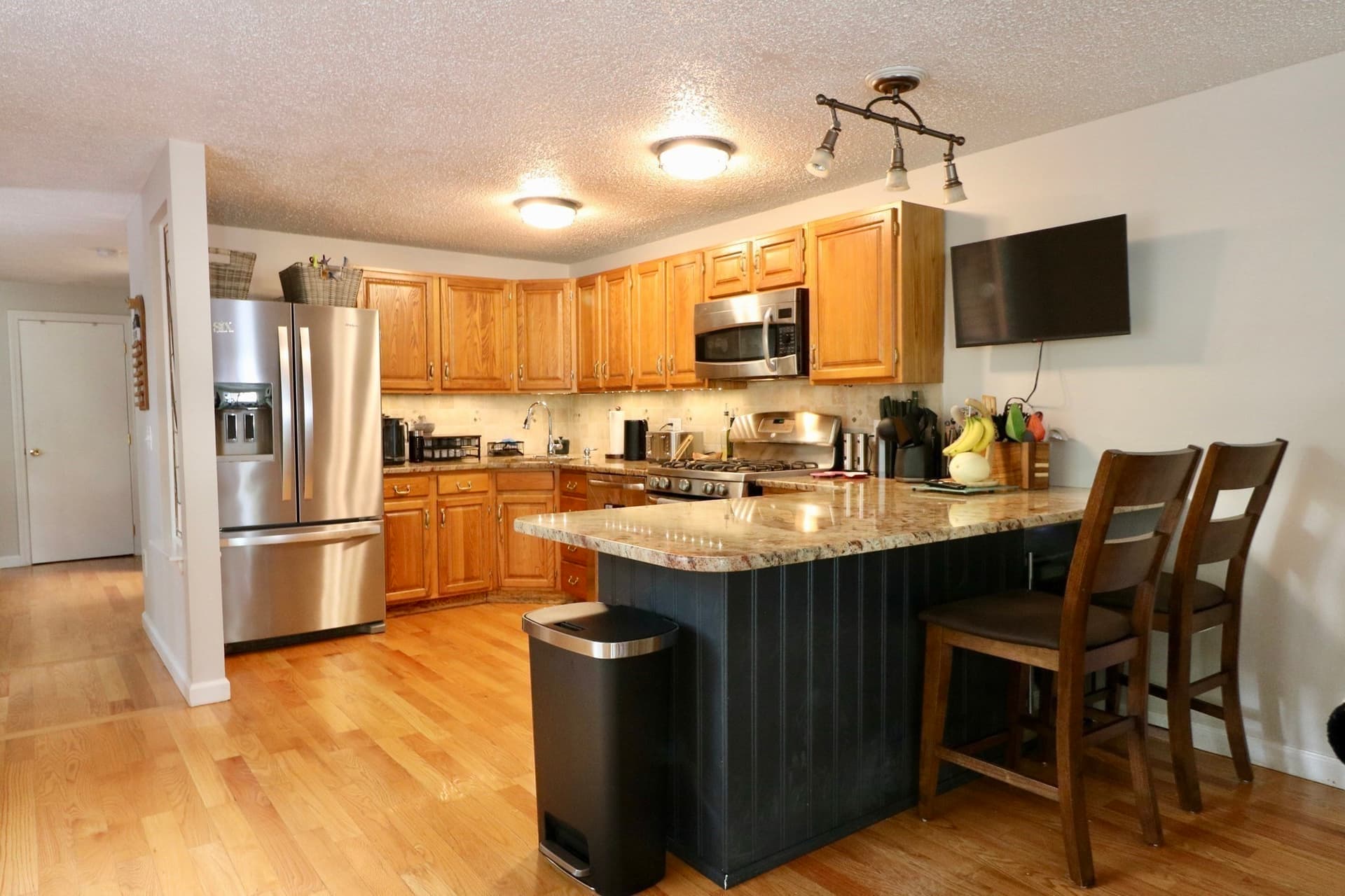 Condominium at 25B Country Club Ln # B, Milford MA 01757, photo 4 of 9