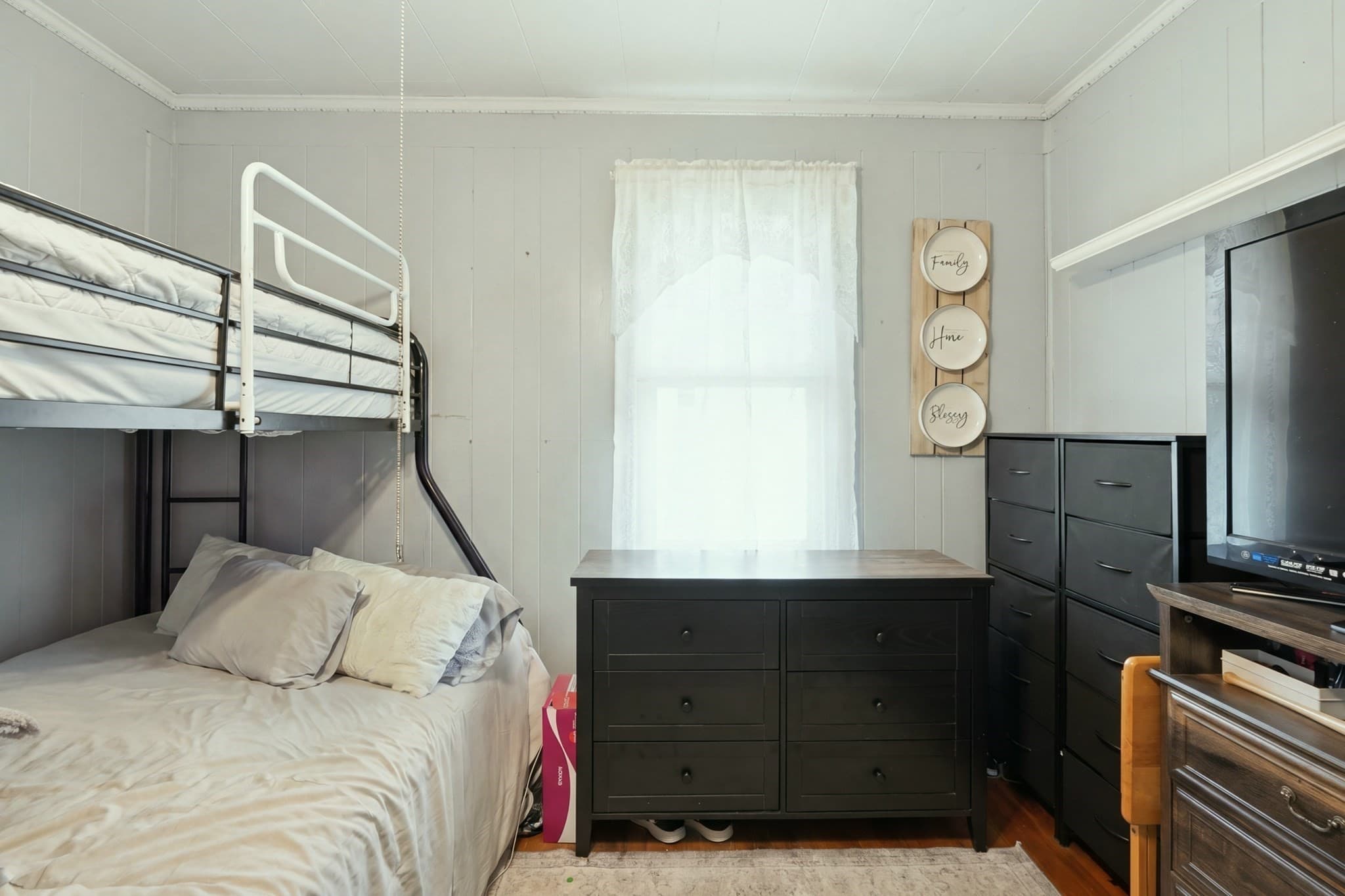 Single Family Residence at 10 Mildred Ave, Worcester MA 01603, Worcester, photo 12 of 30