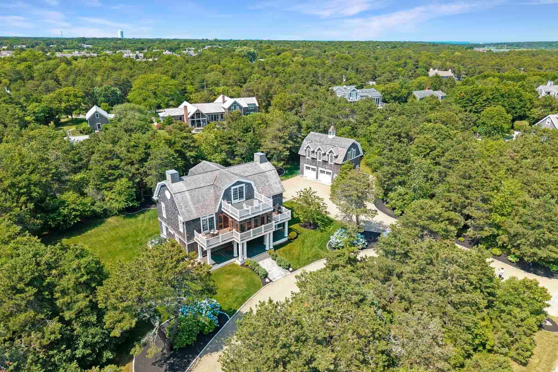 8 Beach Plum Mdws, Edgartown MA 02539