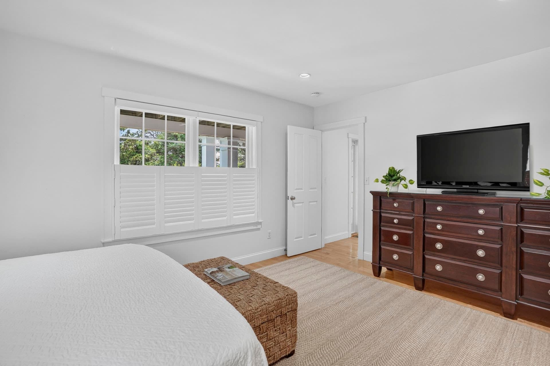 Single Family Residence at 8 Beach Plum Mdws, Edgartown MA 02539, Edgartown, photo 28 of 42