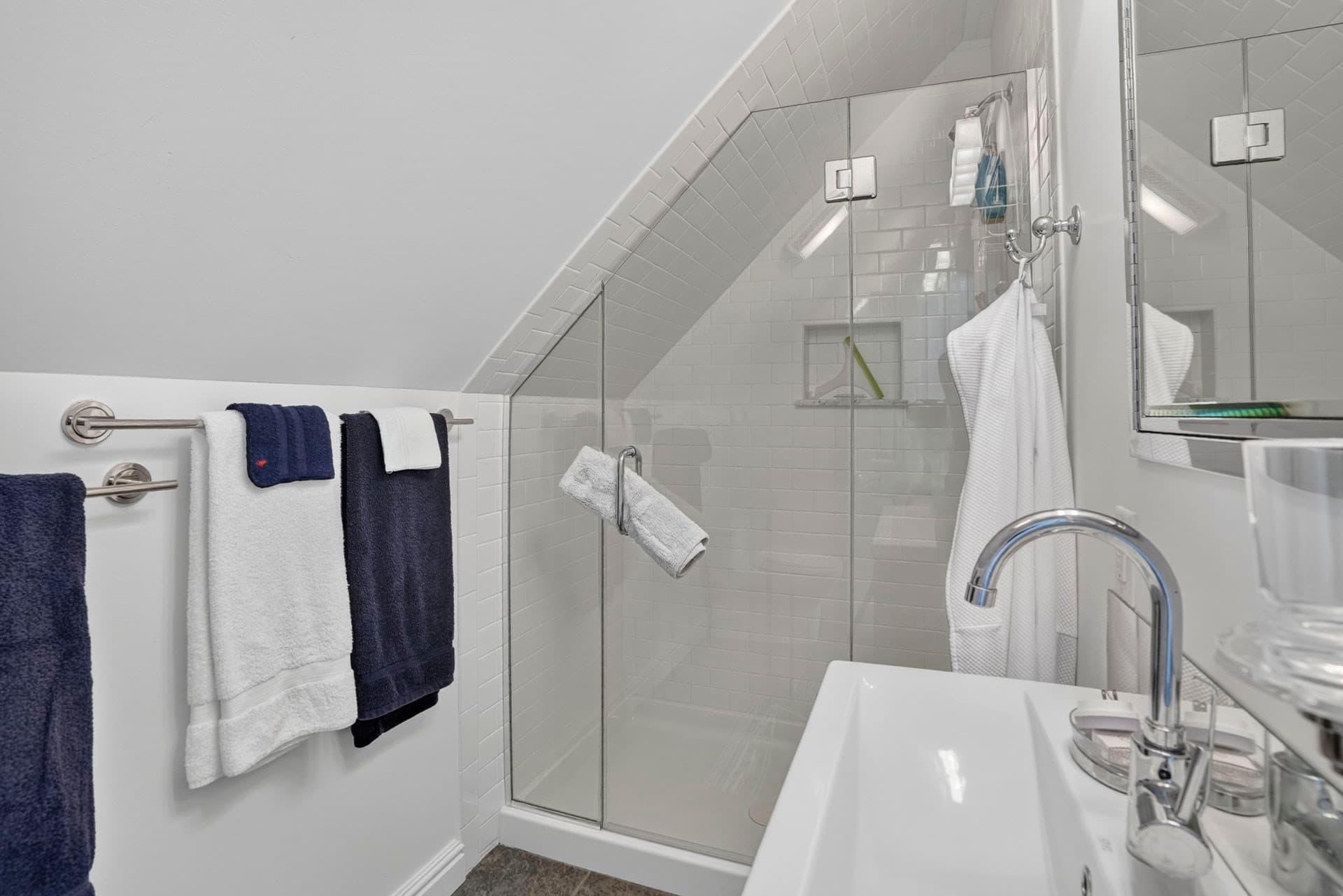 Single Family Residence at 8 Beach Plum Mdws, Edgartown MA 02539, Edgartown, photo 41 of 42