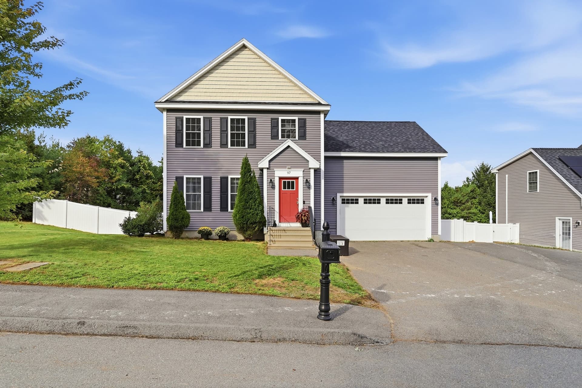 97 Sawtelle Rd, Leominster MA 01453