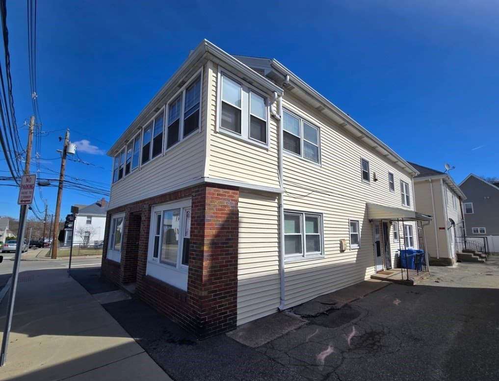 4 Family at 30 Cedar St, Waltham MA 02453, Waltham, photo 3 of 12