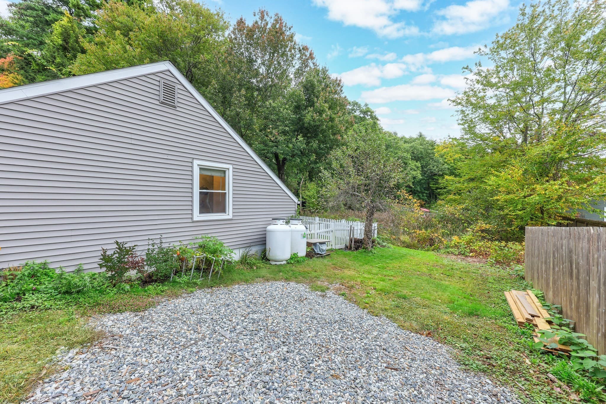Single Family Residence at 43 Mashapaug Rd, Holland MA 01521, photo 6 of 41