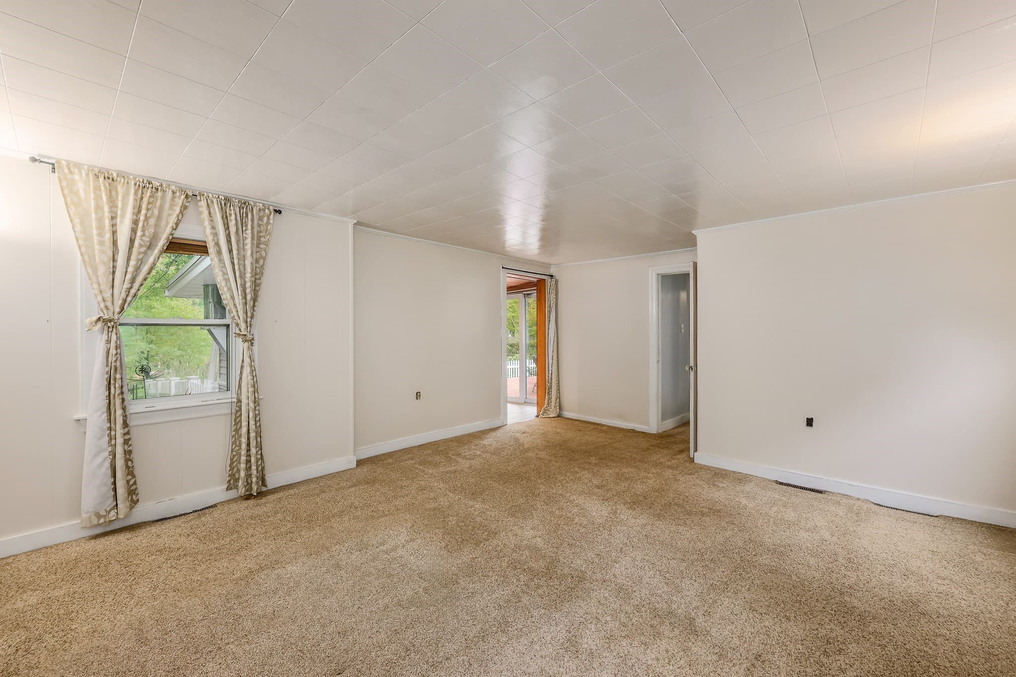 Single Family Residence at 43 Mashapaug Rd, Holland MA 01521, photo 32 of 41