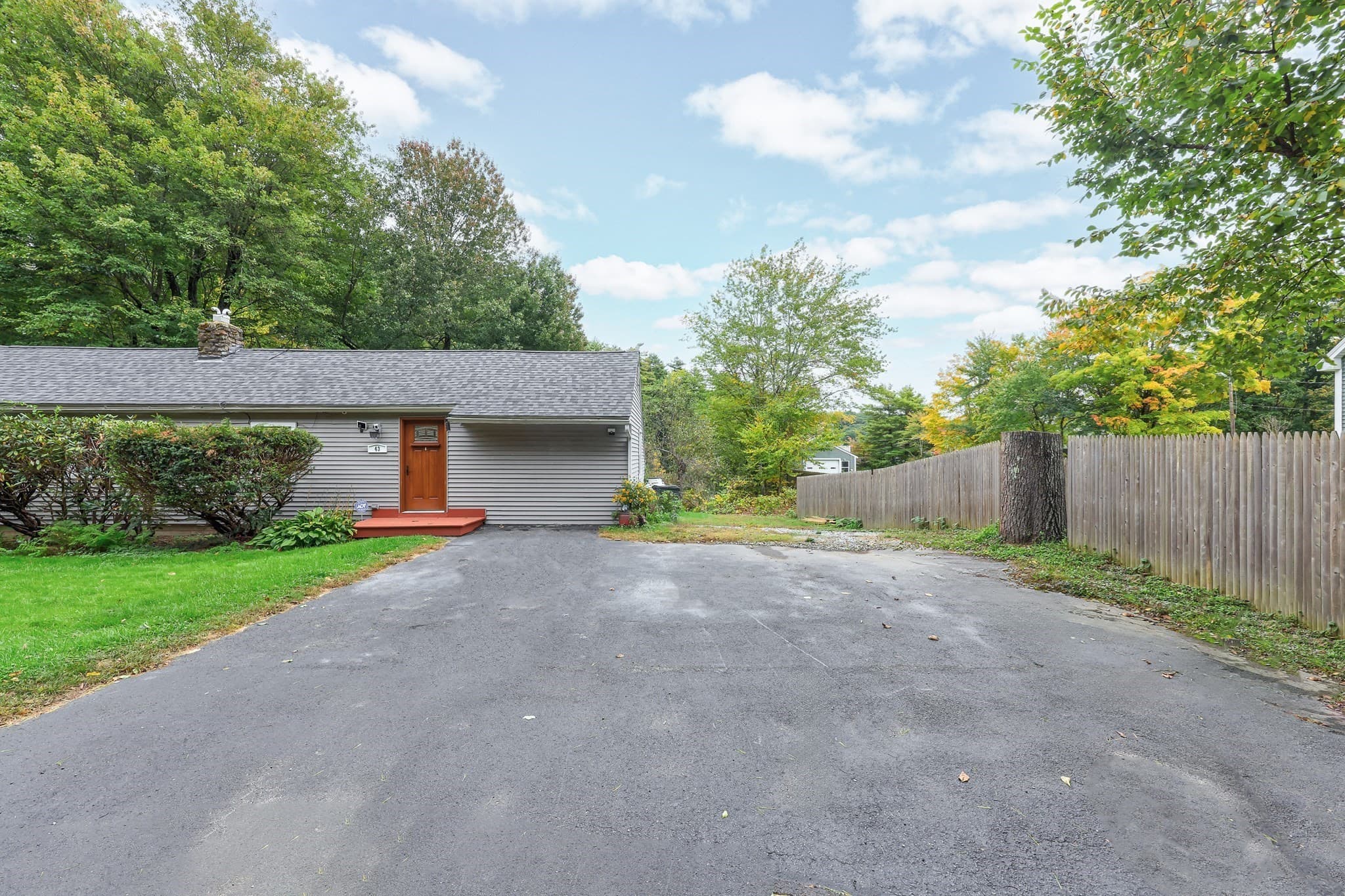 Single Family Residence at 43 Mashapaug Rd, Holland MA 01521, photo 5 of 41