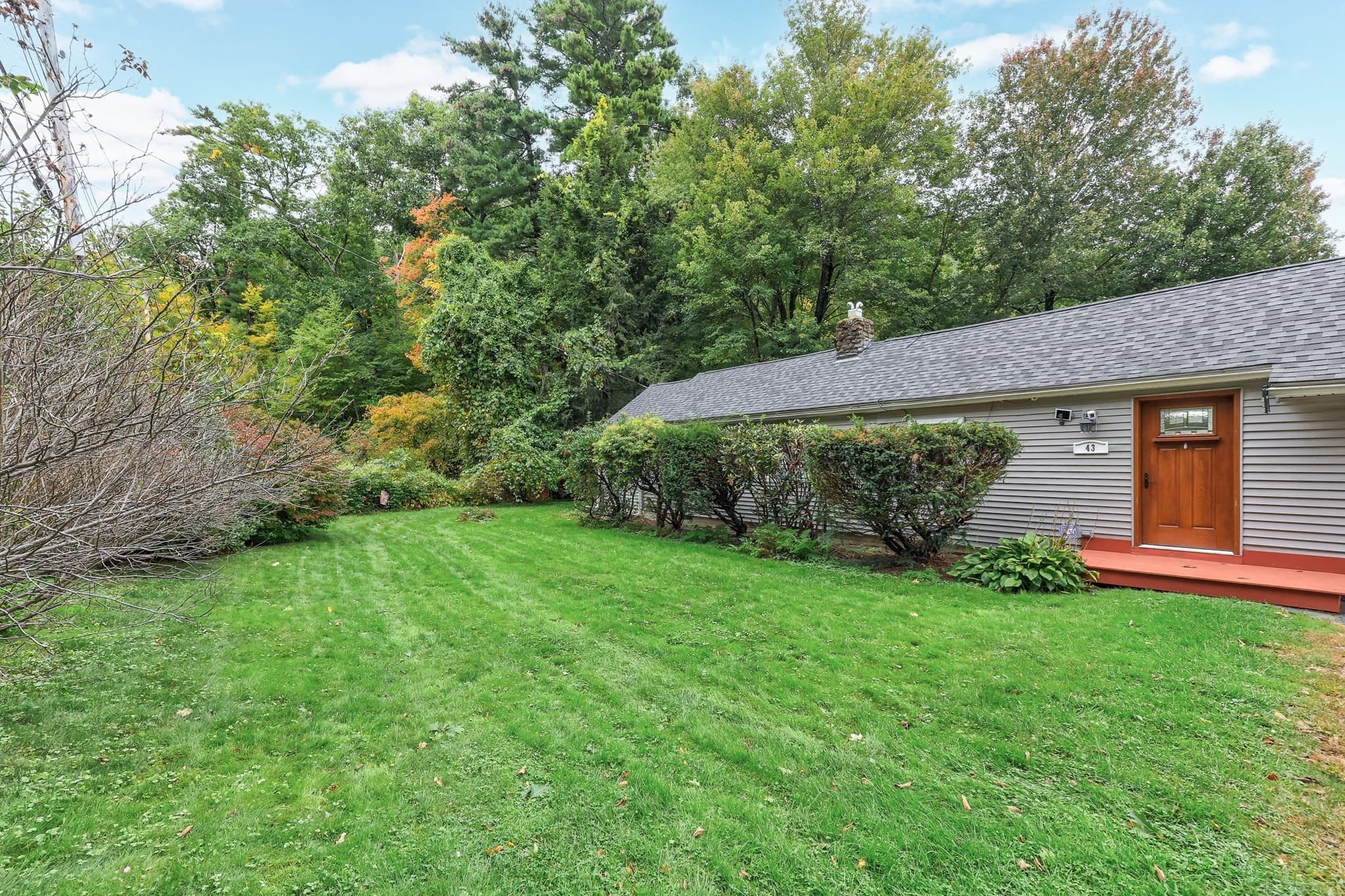 Single Family Residence at 43 Mashapaug Rd, Holland MA 01521, photo 4 of 41