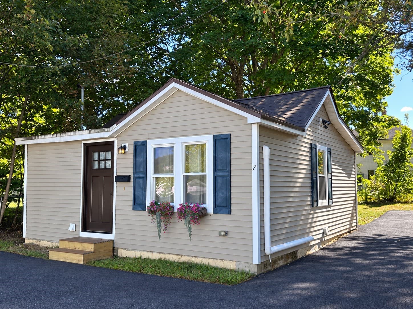 7 Myers St, Uxbridge MA 01569