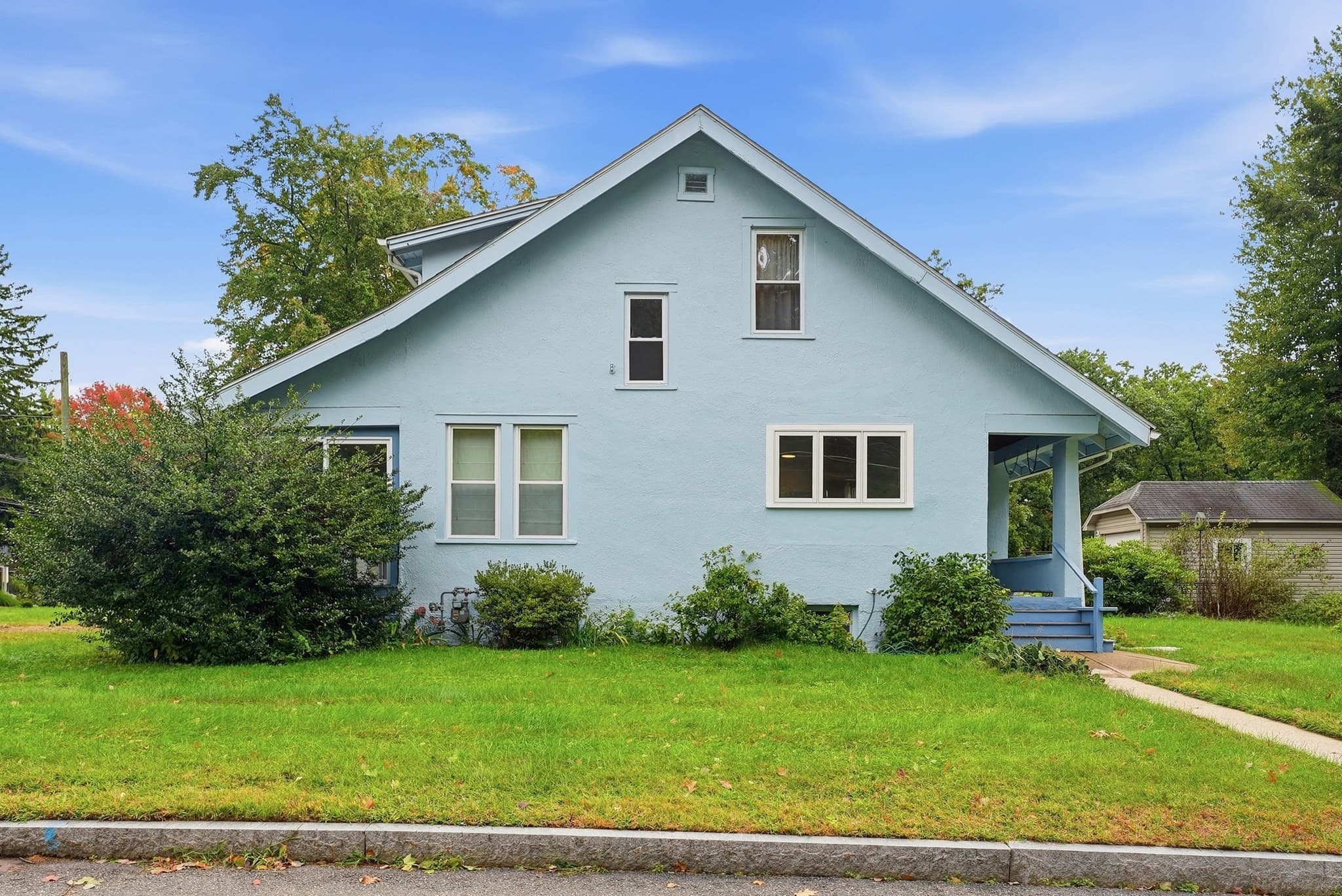 102 Tiffany St, Springfield MA 01108