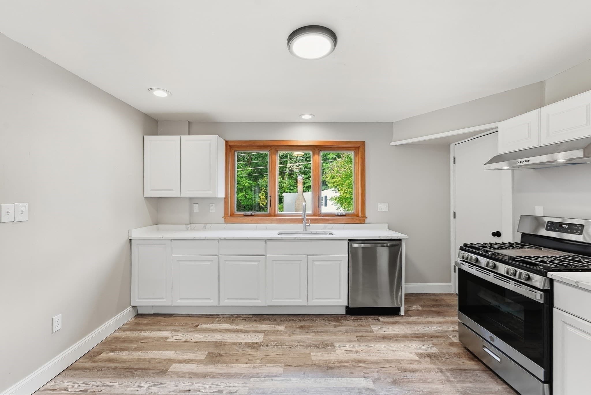 Single Family Residence at 102 Tiffany St, Springfield MA 01108, Springfield, photo 11 of 37