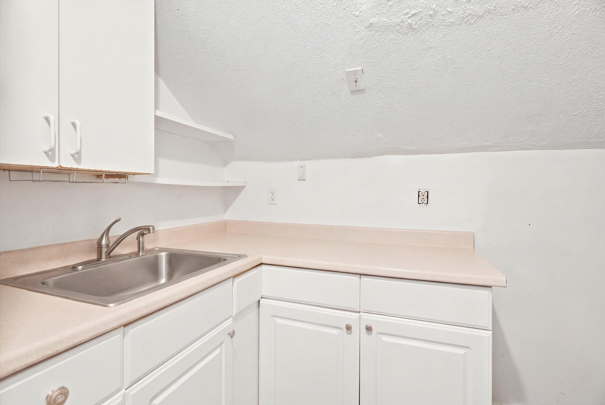 2 Family - 2 Units Up/Down at 20 Ridge Rd, Lawrence MA 01841, Lawrence, photo 25 of 35