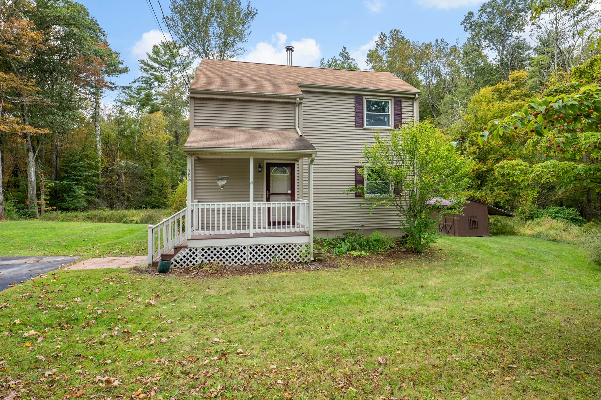 Single Family Residence at 35 Old Sawmill Rd, Woodstock CT 06281, photo 2 of 36