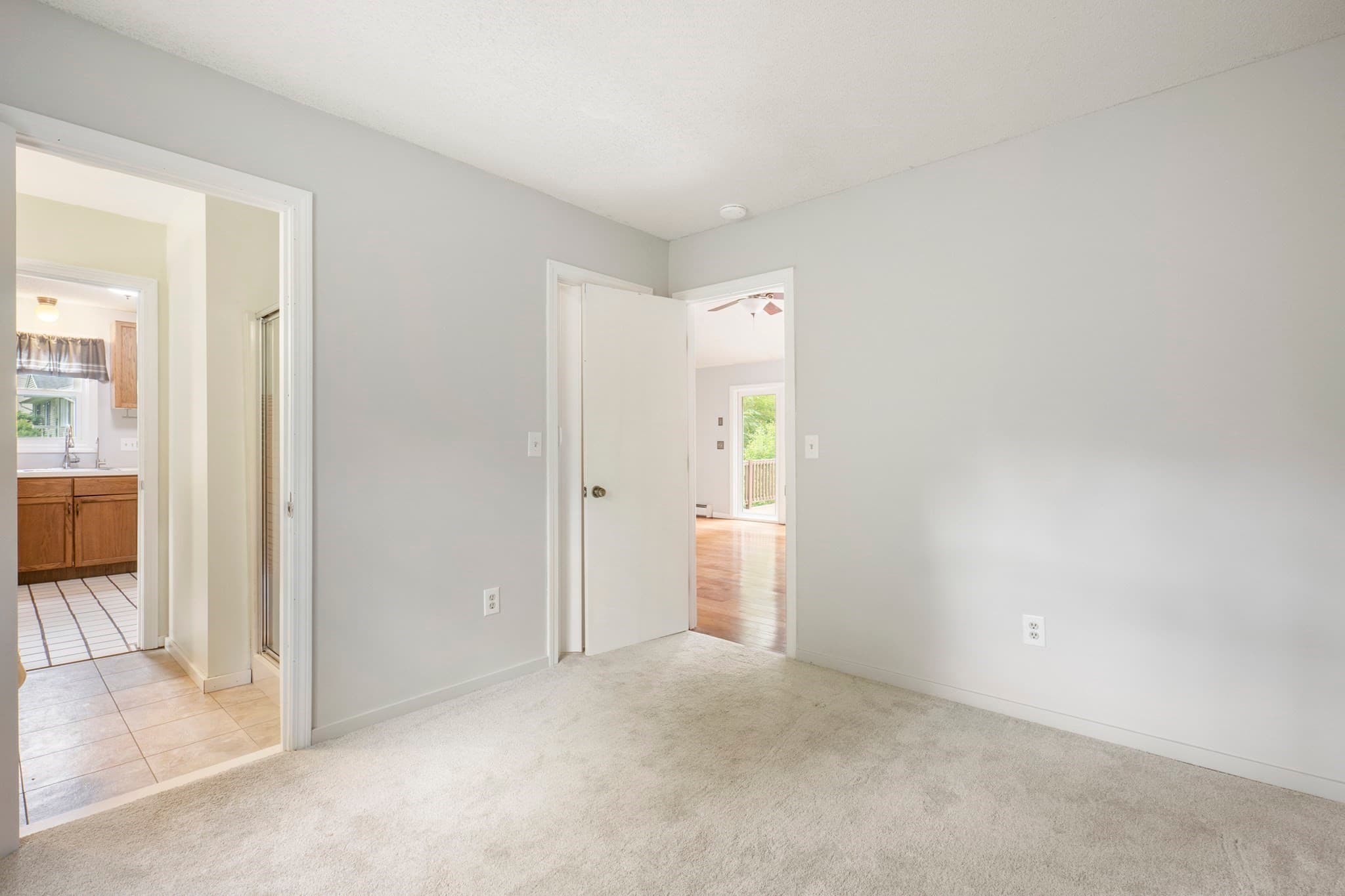 Single Family Residence at 35 Old Sawmill Rd, Woodstock CT 06281, photo 17 of 36