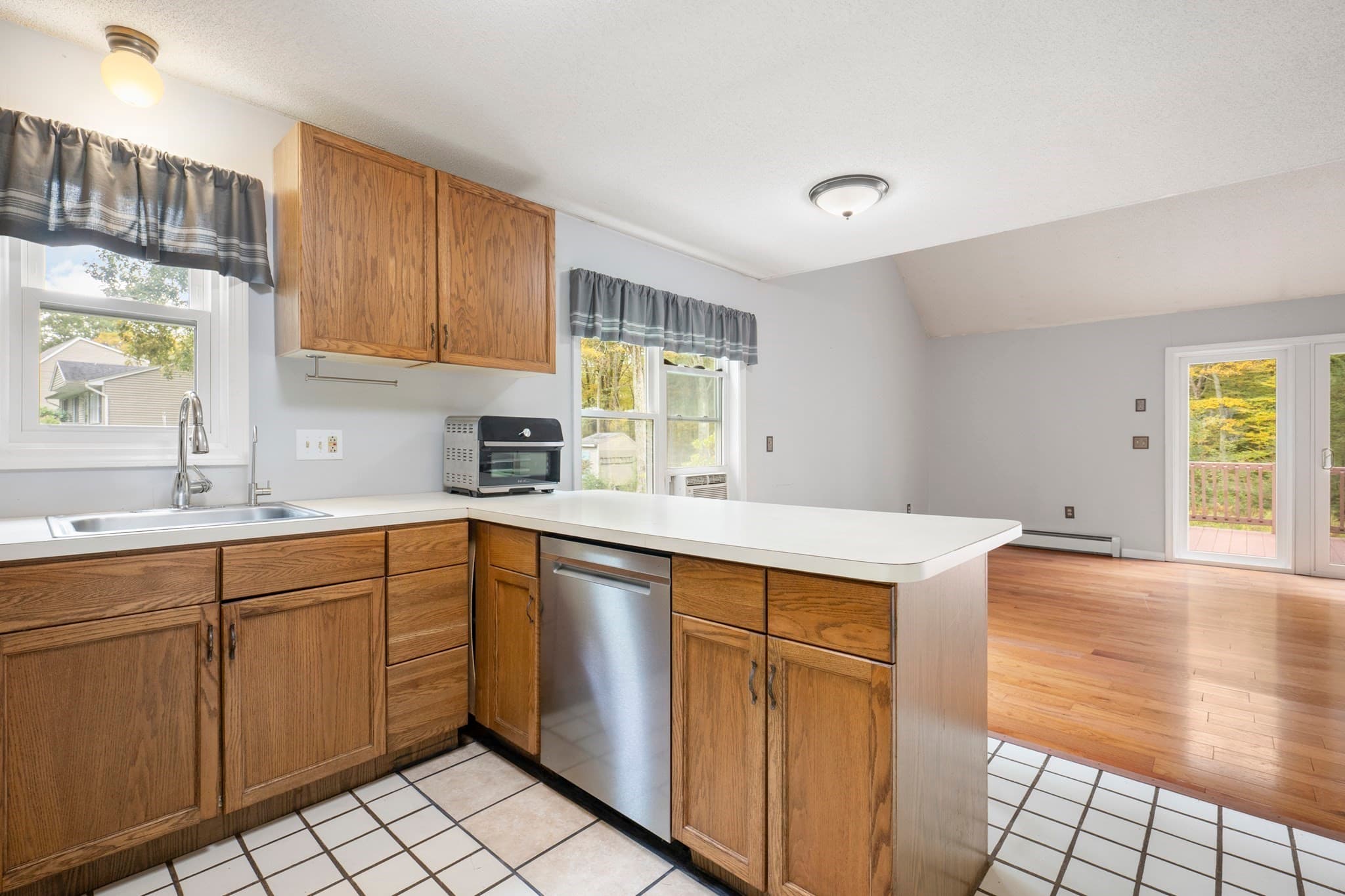 Single Family Residence at 35 Old Sawmill Rd, Woodstock CT 06281, photo 12 of 36