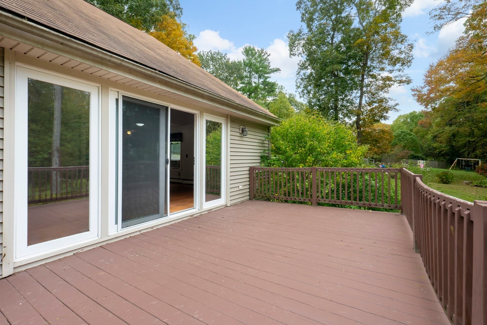 Single Family Residence at 35 Old Sawmill Rd, Woodstock CT 06281, photo 9 of 36