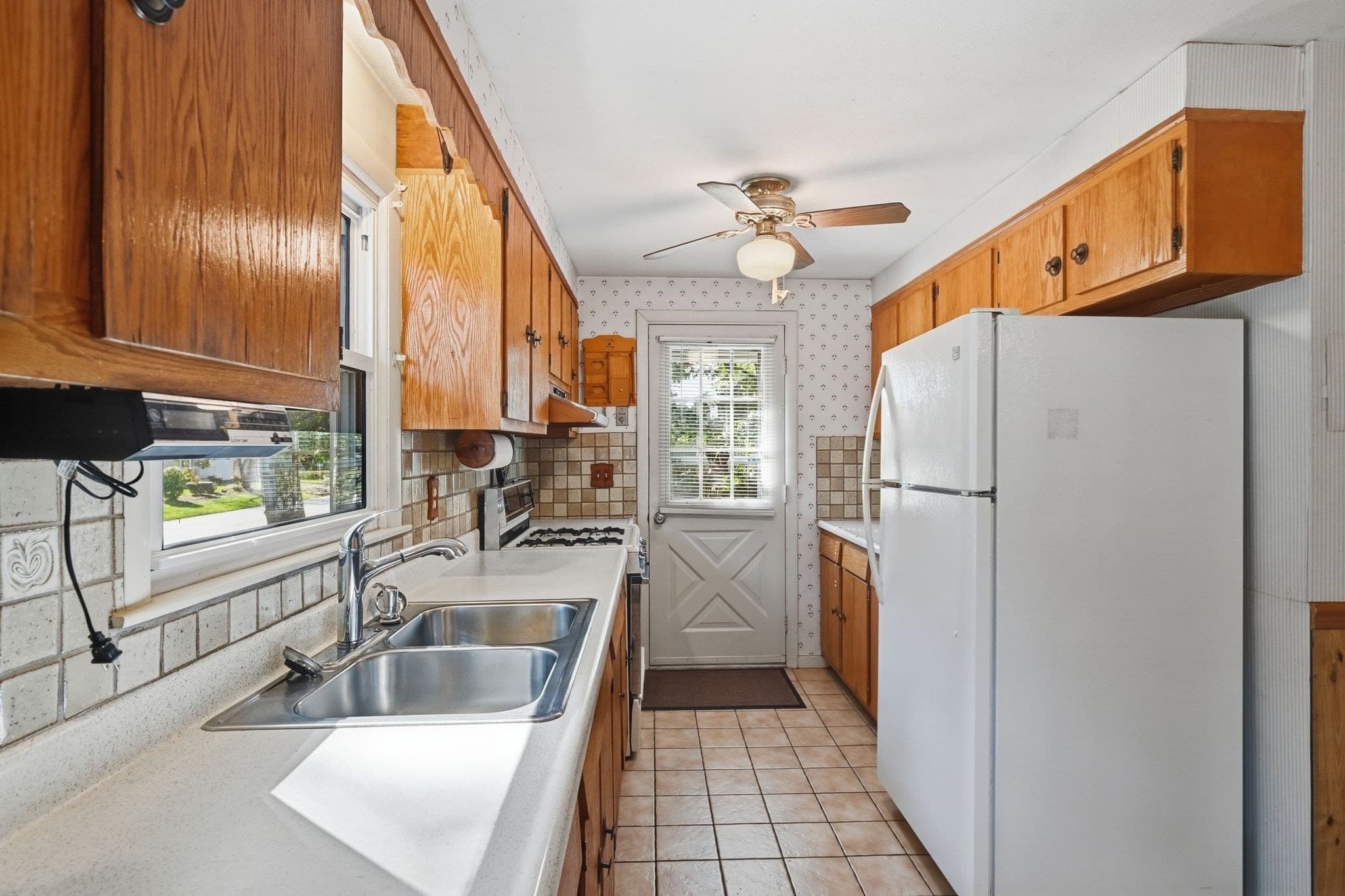 Single Family Residence at 172 Barna St, Ludlow MA 01056, Ludlow, photo 9 of 42