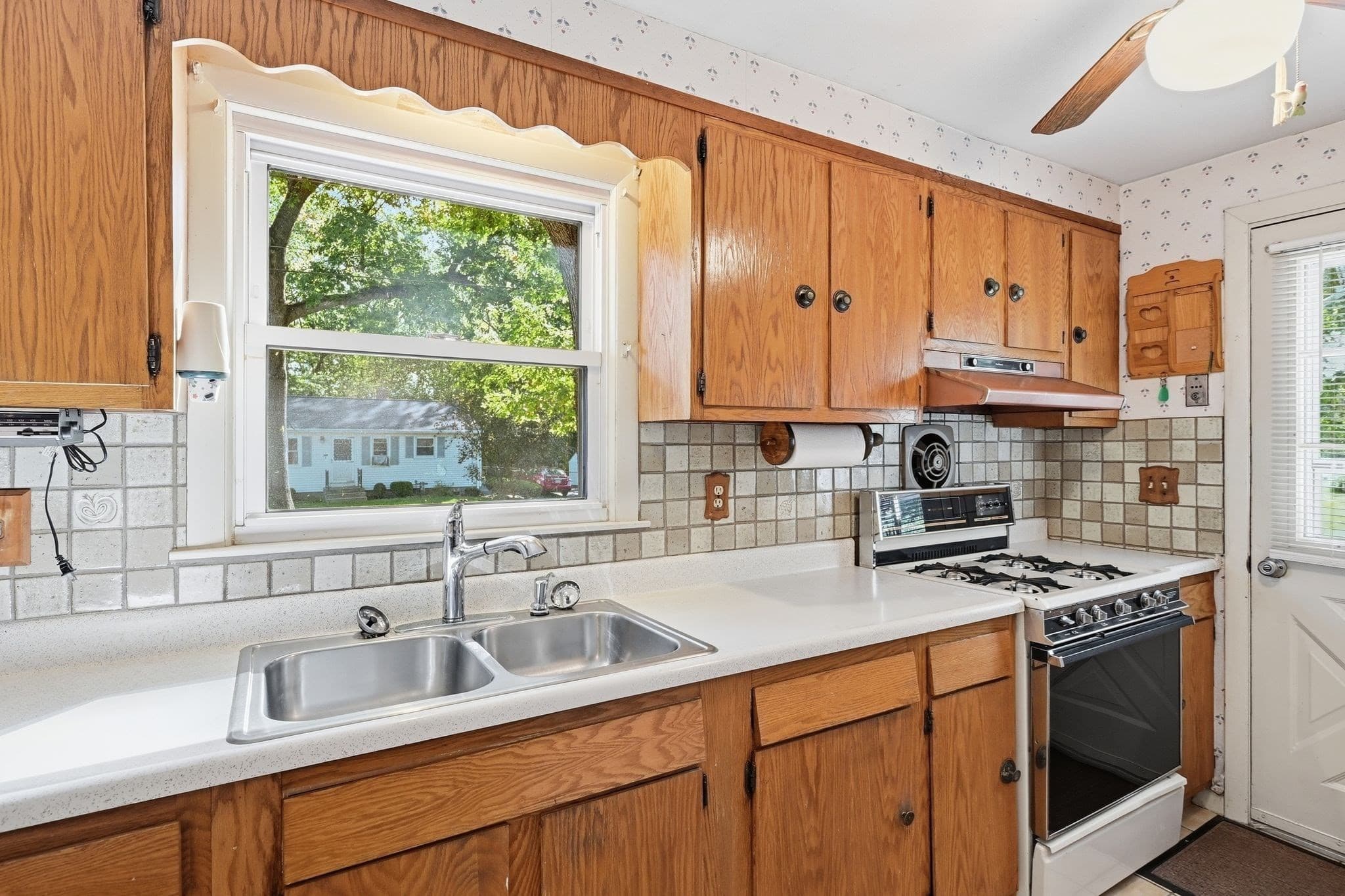 Single Family Residence at 172 Barna St, Ludlow MA 01056, Ludlow, photo 11 of 42