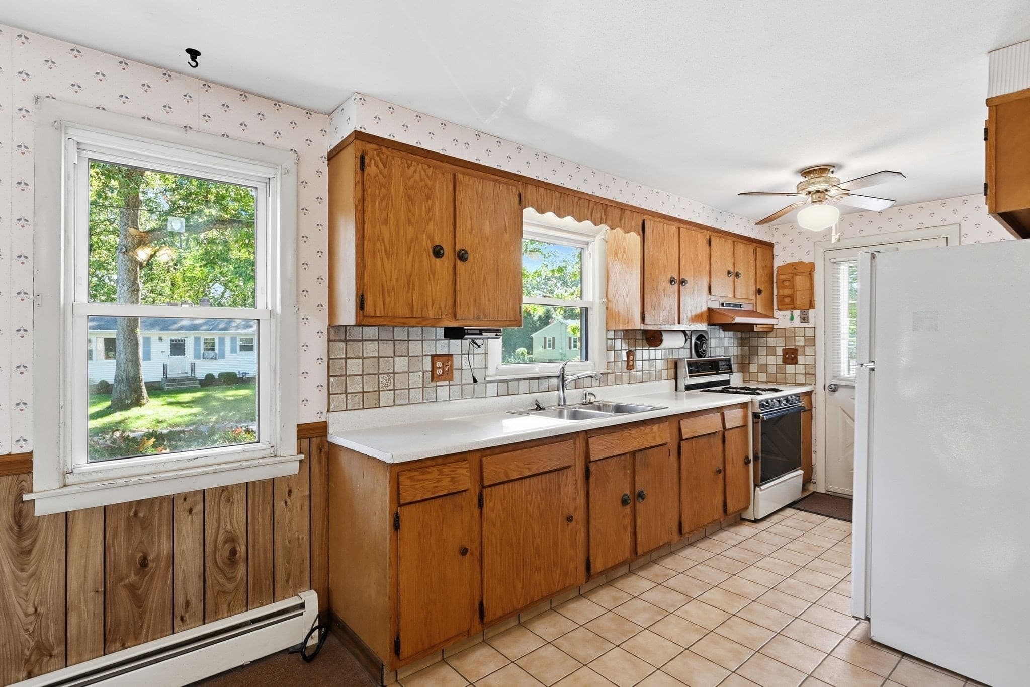 Single Family Residence at 172 Barna St, Ludlow MA 01056, Ludlow, photo 8 of 42