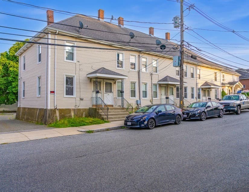 5-9 Family at 34-44 Cedar, Waltham MA 02453, Waltham, photo 4 of 20