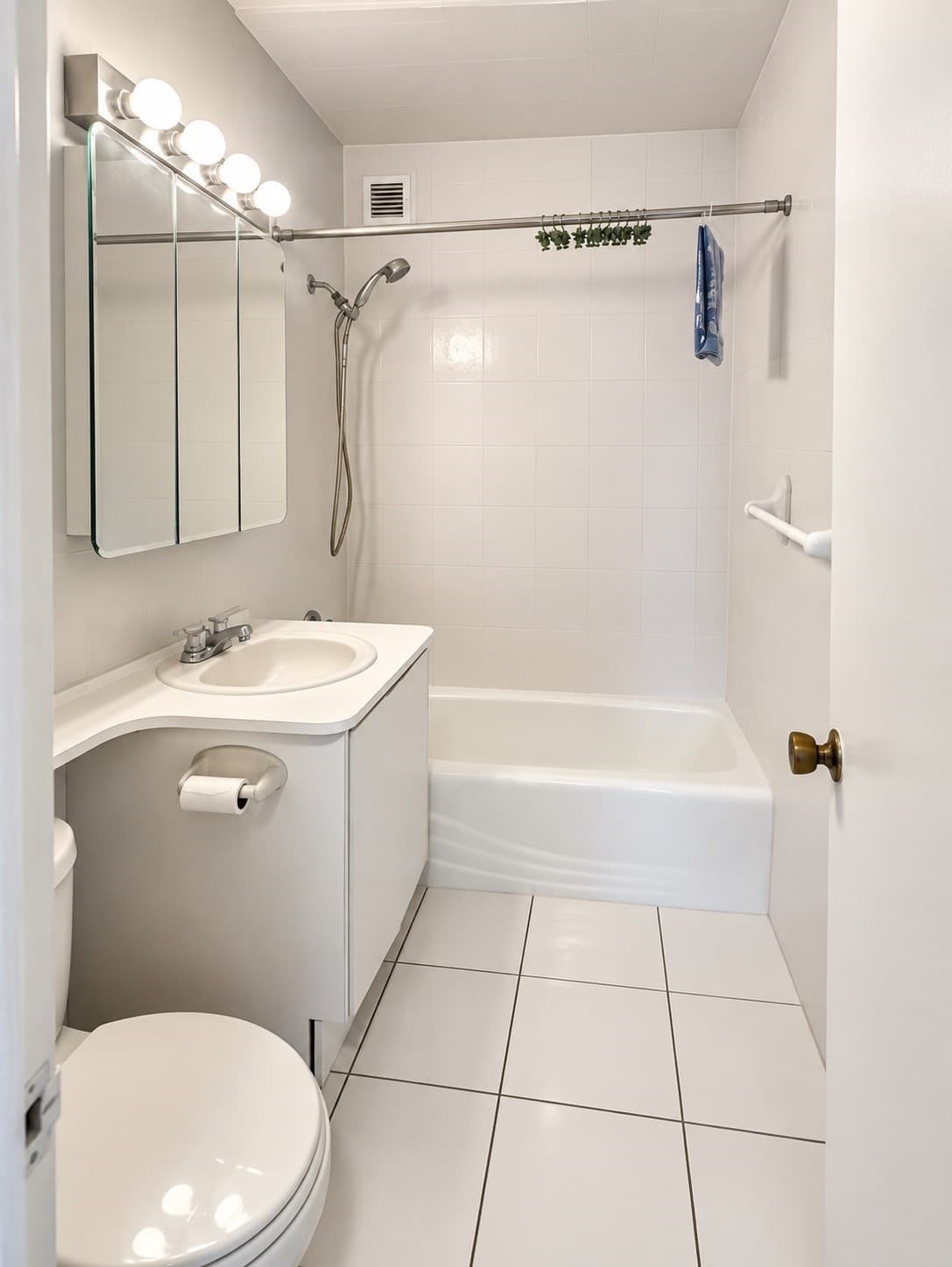 Condominium at 65 E India Row # 29H, Boston MA 02110, Boston, photo 12 of 15