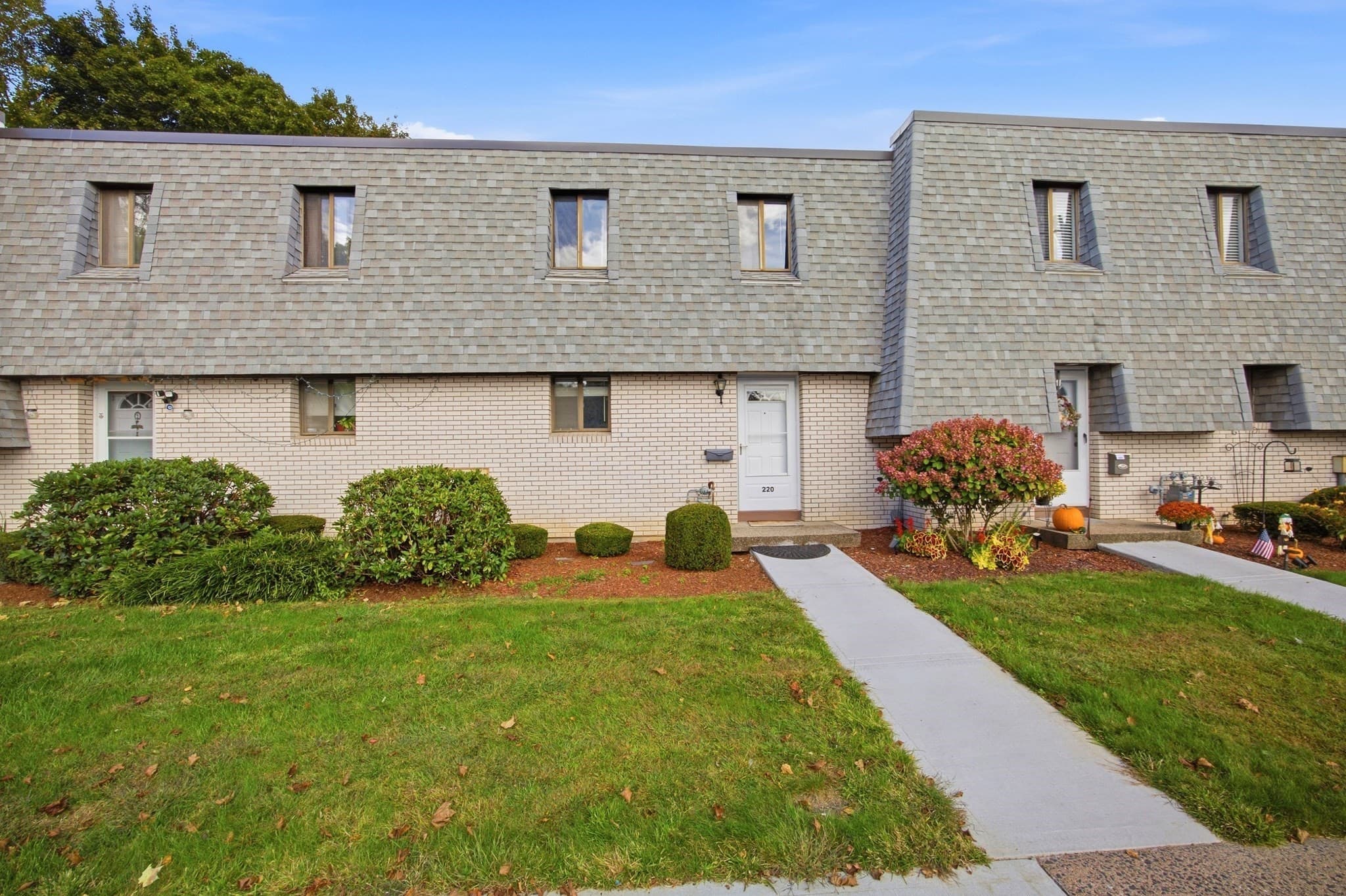 Condominium at 220 Beekman Dr # 220, Agawam MA 01001, Agawam, photo 2 of 29
