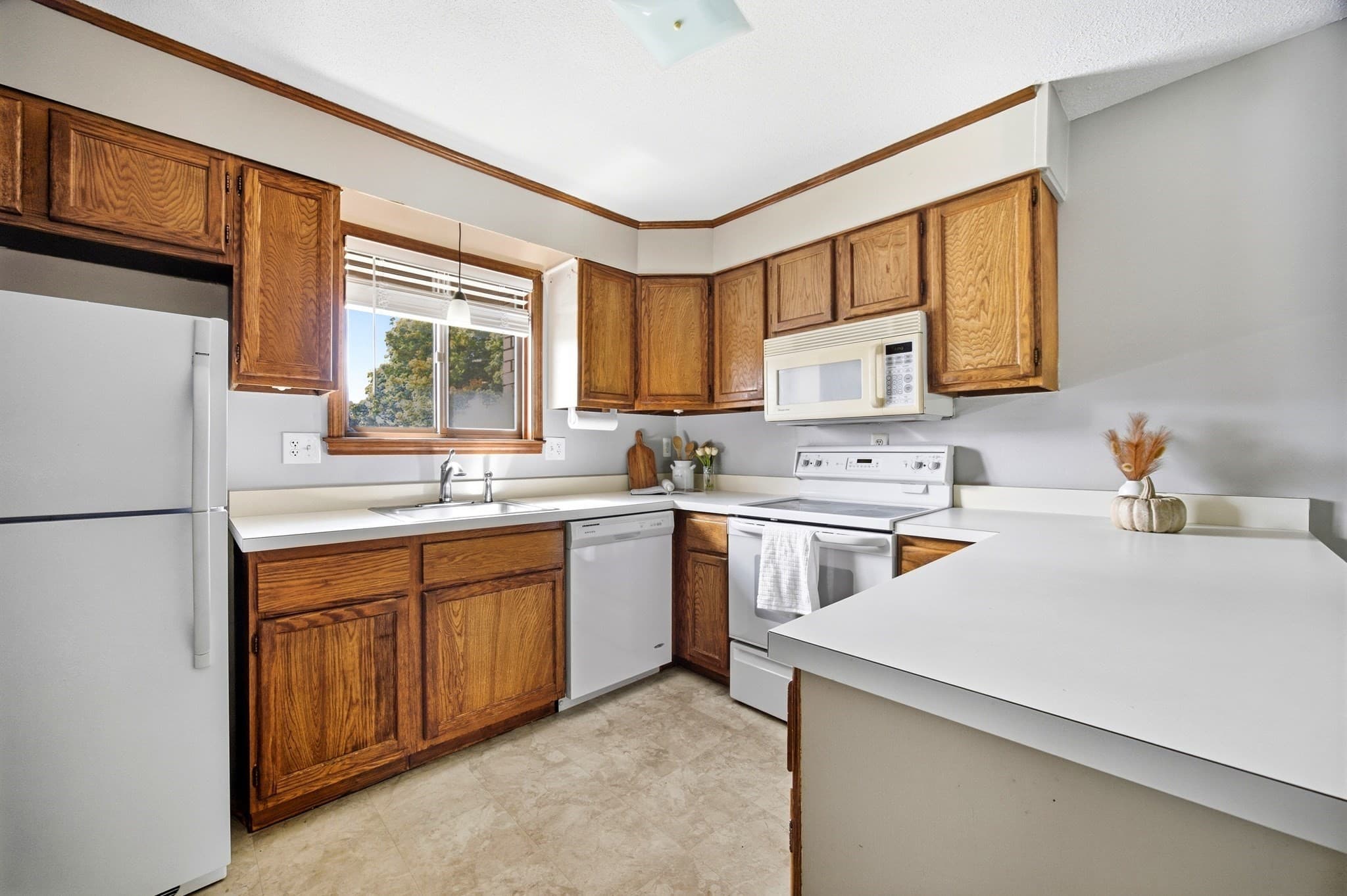 Condominium at 220 Beekman Dr # 220, Agawam MA 01001, Agawam, photo 6 of 29