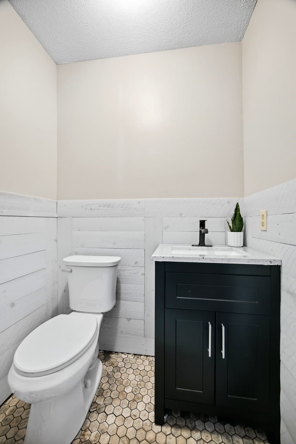 Condominium at 220 Beekman Dr # 220, Agawam MA 01001, Agawam, photo 13 of 29