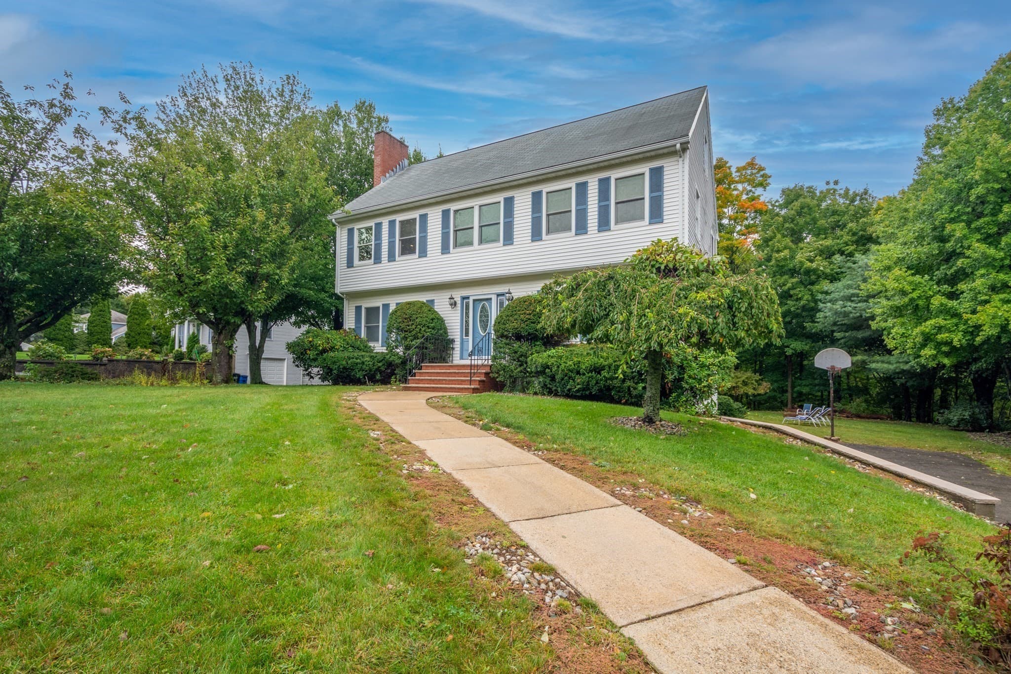 Single Family Residence at 8 Otter Pond Road, Lynnfield MA 01940, Lynnfield, photo 3 of 39