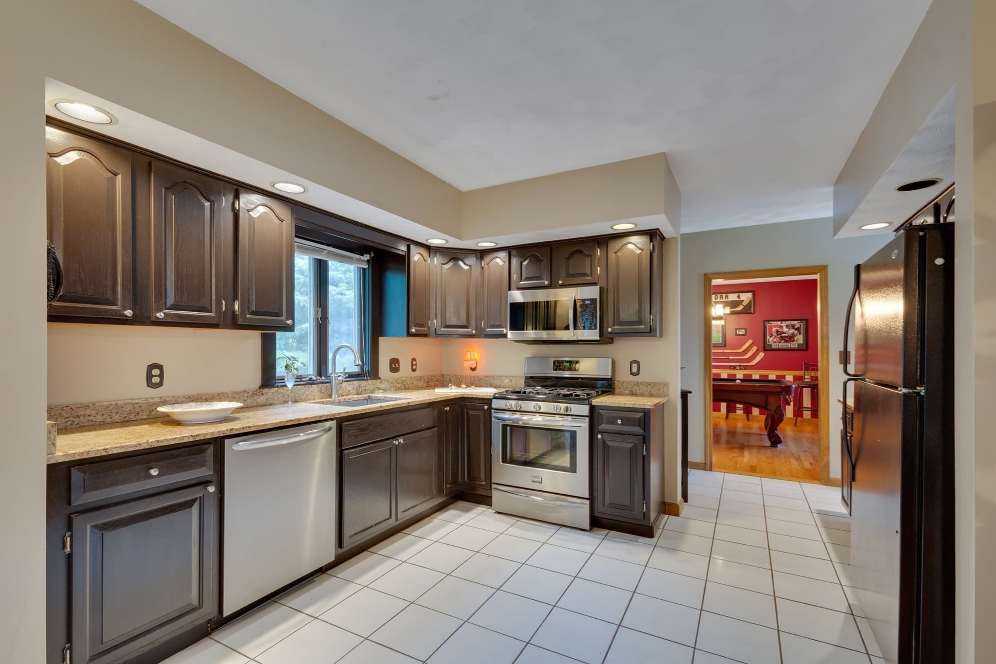 Single Family Residence at 8 Otter Pond Road, Lynnfield MA 01940, Lynnfield, photo 9 of 39