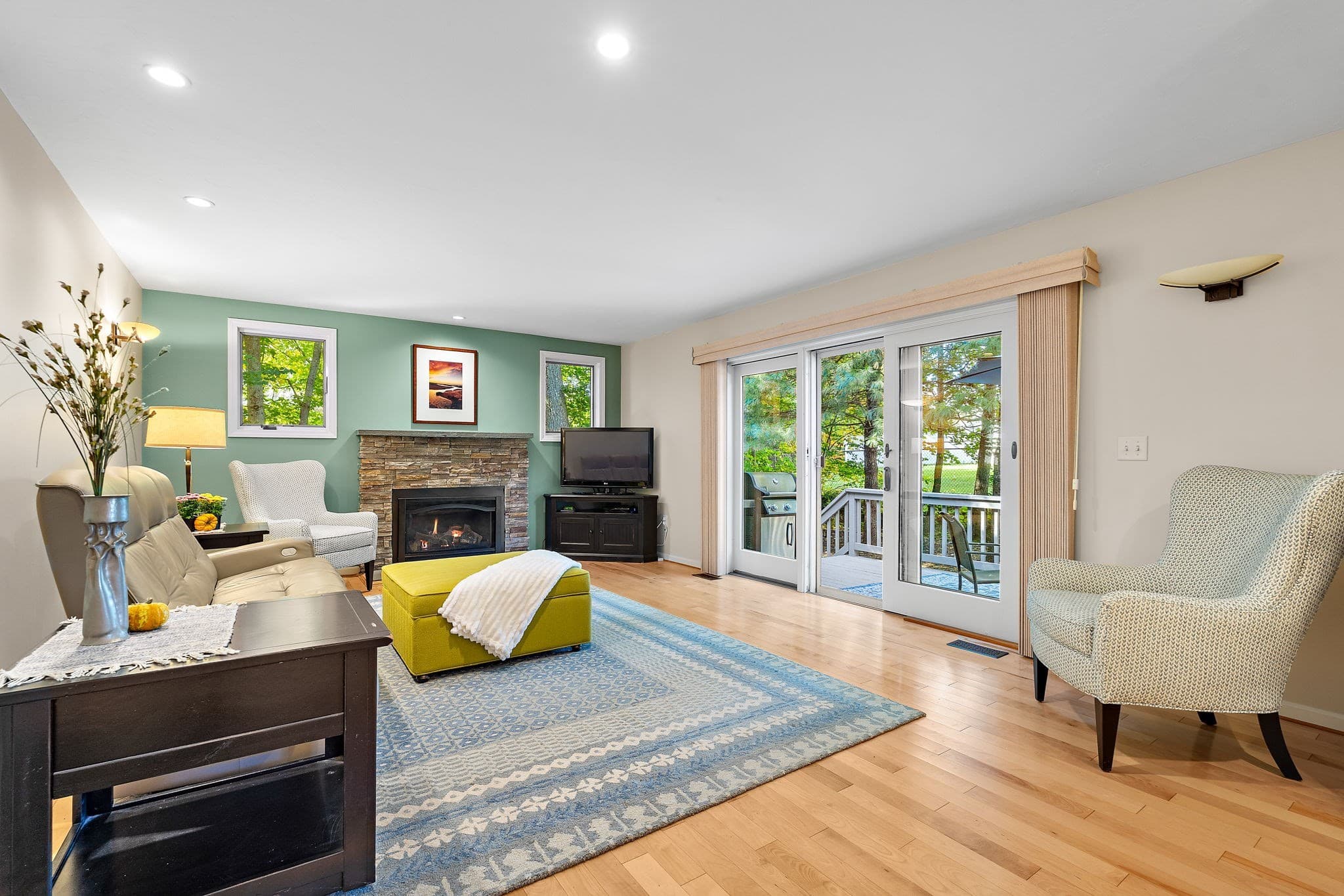 Single Family Residence at 10 Trevor Ln, Worcester MA 01605, Worcester, photo 12 of 36