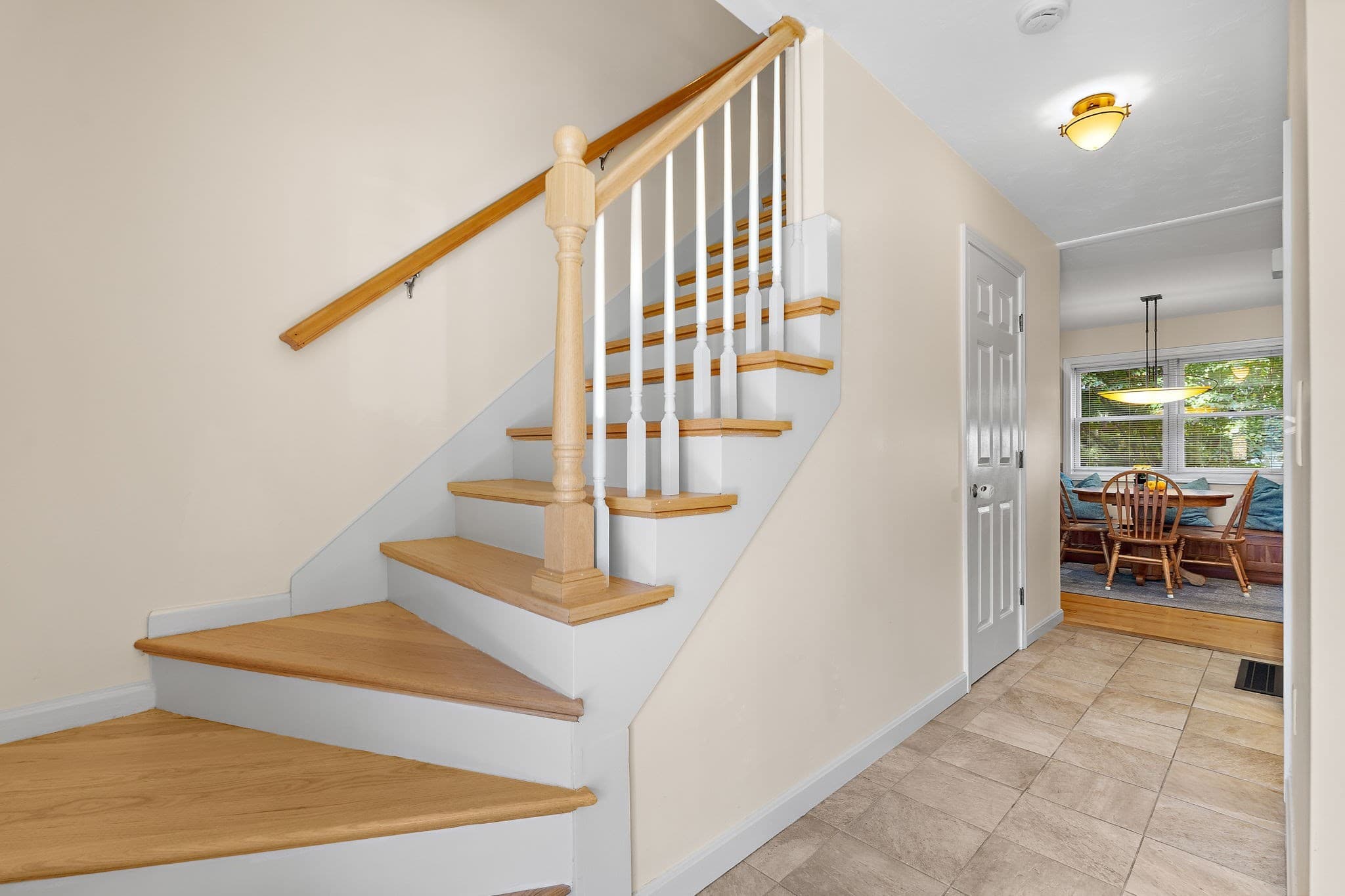 Single Family Residence at 10 Trevor Ln, Worcester MA 01605, Worcester, photo 3 of 36