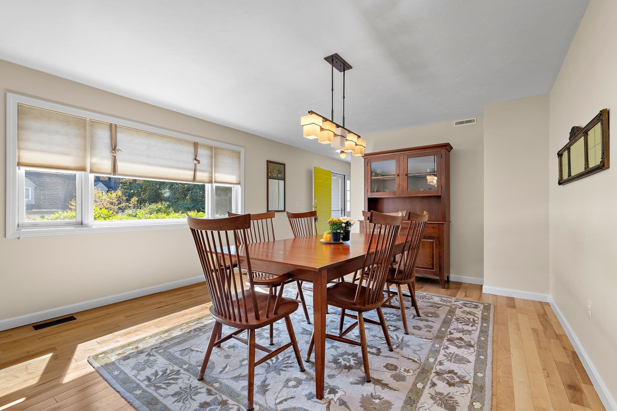 Single Family Residence at 10 Trevor Ln, Worcester MA 01605, Worcester, photo 5 of 36