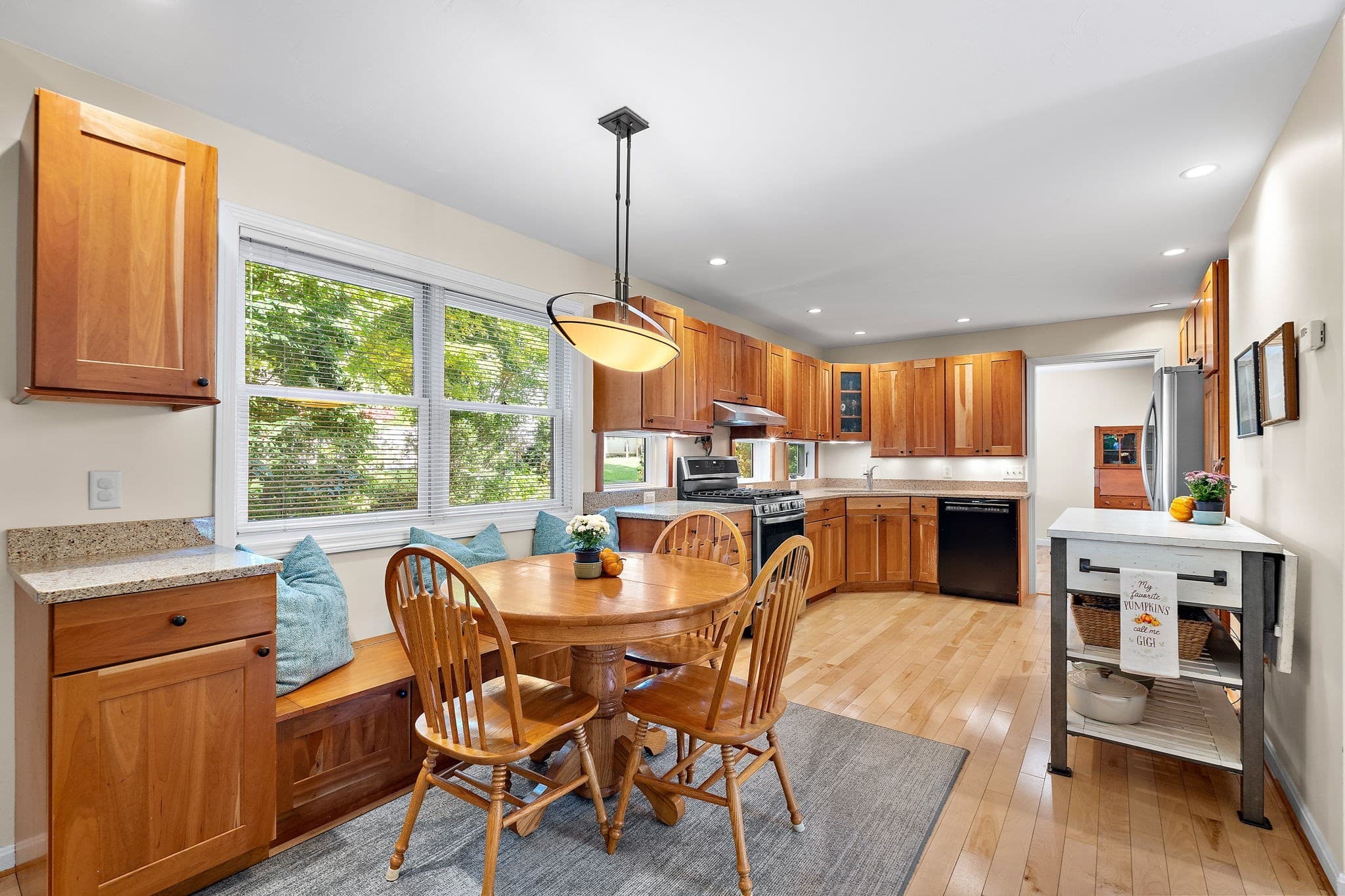 Single Family Residence at 10 Trevor Ln, Worcester MA 01605, Worcester, photo 11 of 36