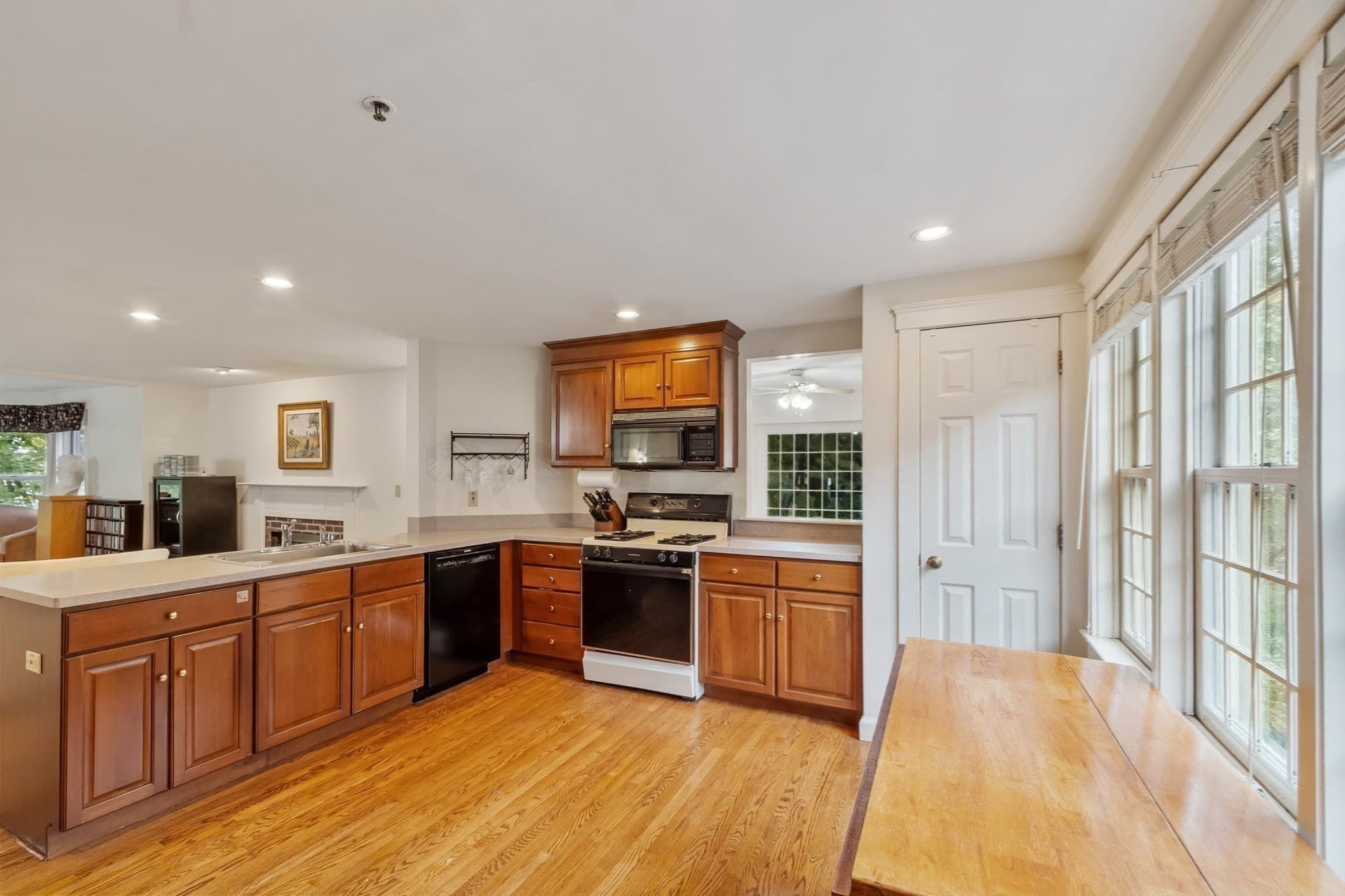 Condominium at 17 Wintergreen Ct # 17, Lunenburg MA 01462, Lunenburg, photo 27 of 42